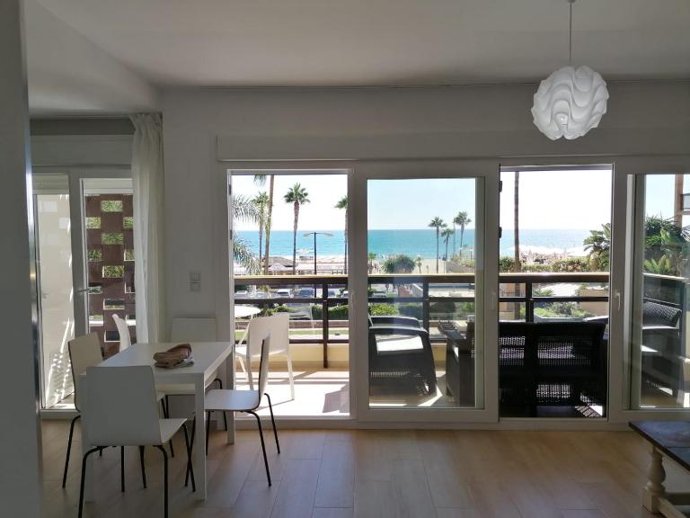 Esplendido APARTAMENTO, CARIHUELA EDIFICIO EL REMO, PRIMERA LÍNEA - B&B Torremolinos