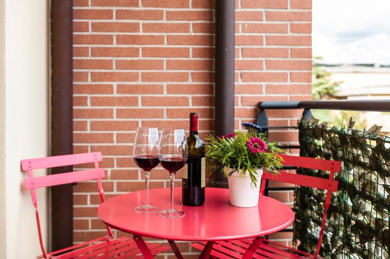 Hostly - Family Home Strada dell'Olio - Brand new 2BR, 2 Bathrooms with AC - B&B Cascina
