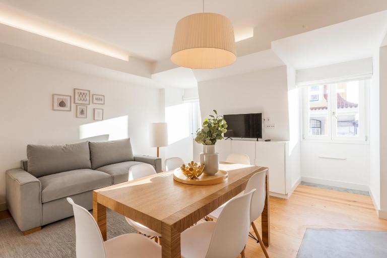 FLH Chiado Sunny Apartment - B&B Lisboa