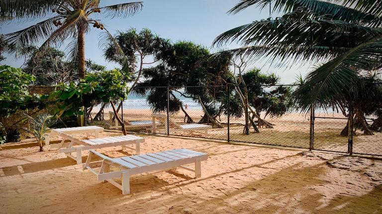 Mirage Beach House at Morava Court - B&B Hikkaduwa