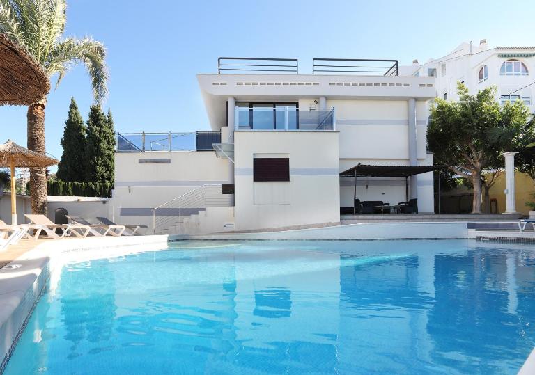 DREAM VILLA IN ALBIR BLUELINE - Bed and Breakfast l'Alfàs del Pi