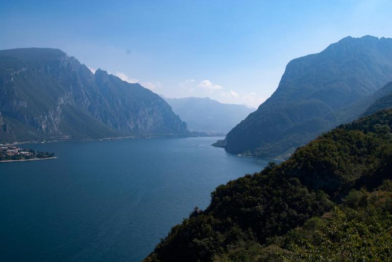 LAGO DI COMO LAKE APARTMENT CASA VACANZe - B&B Valbrona