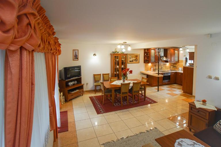 Dom MAJA na 10 osób w górach, Krościenko nad Dunajcem, Szczawnica, Kluszkowce - B&B Krośnica