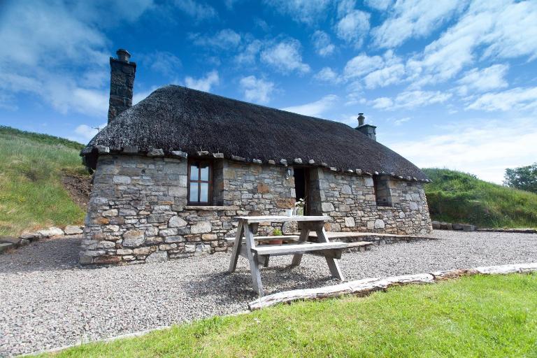 Tigh Phadraig at Marys Thatched Cottages - B&B Elgol