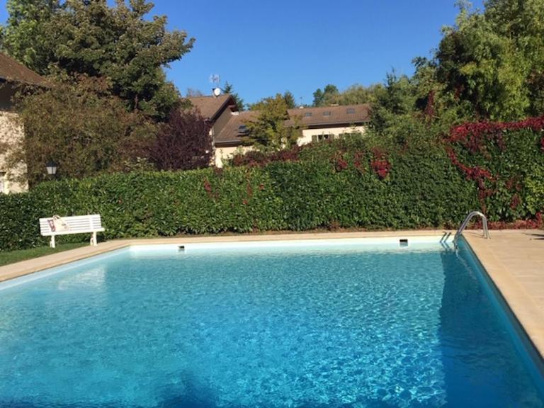 Angel Services - Le parc des Charmilles - Bed and Breakfast Menthon-Saint-Bernard