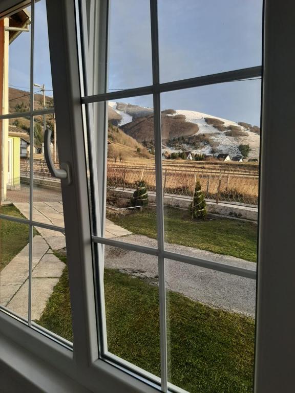 -Moon- - B&B Kupres