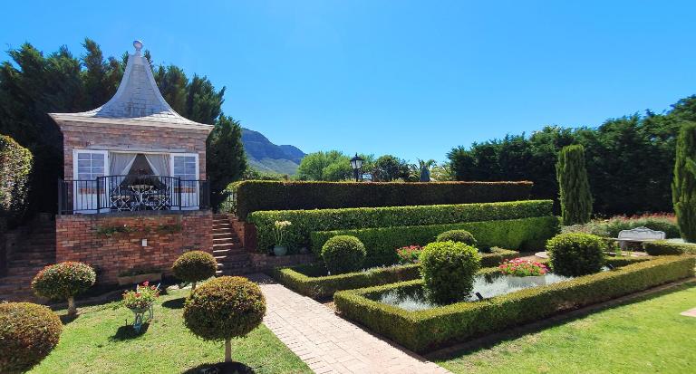 Villa Adalbert Guesthouse - B&B Somerset West