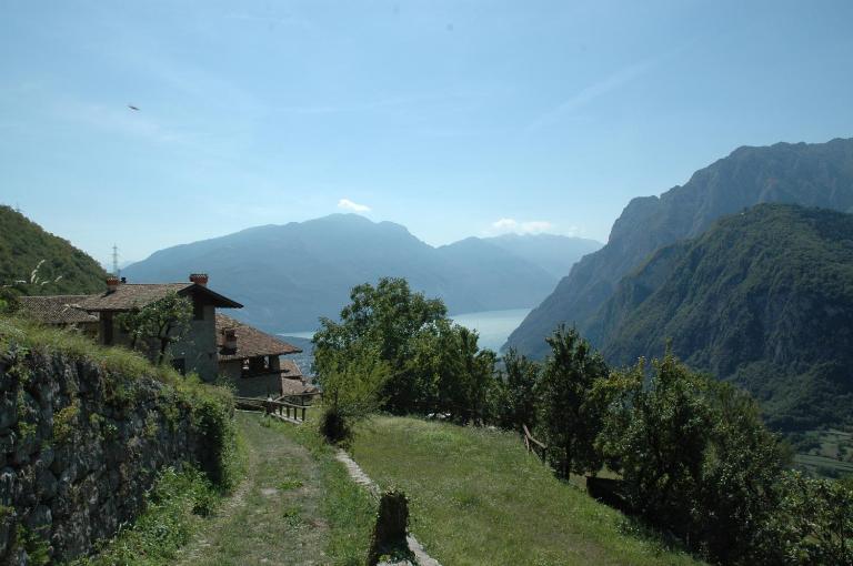 Casa Calvola holiday home - B&B Tenno