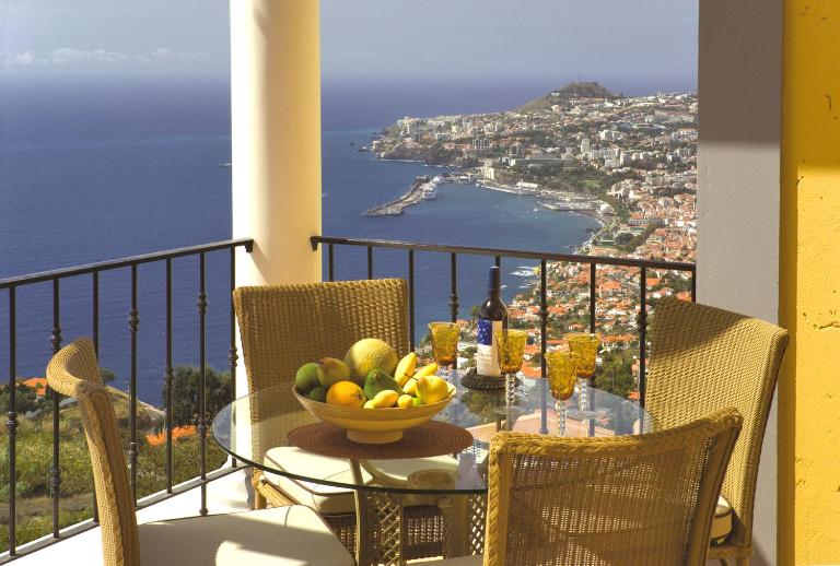 Luxury One Bedroom Palheiro Village by Holiday Rental Madeira - B&B Funchal