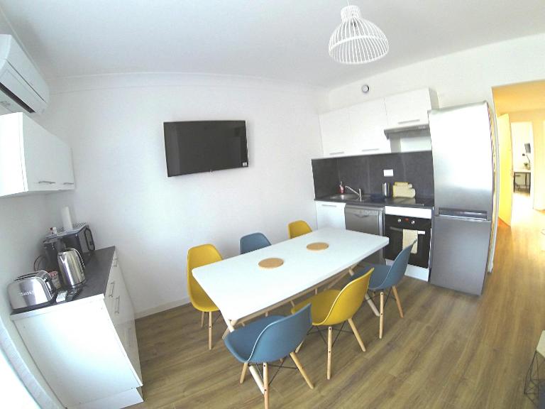 Superbe appartement, 3 chambres, gare St Charles - Bed and Breakfast Marseille