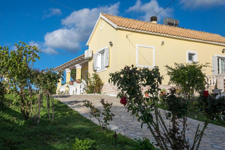 Maria’s House Arillas Corfu - Bed and Breakfast Arillas