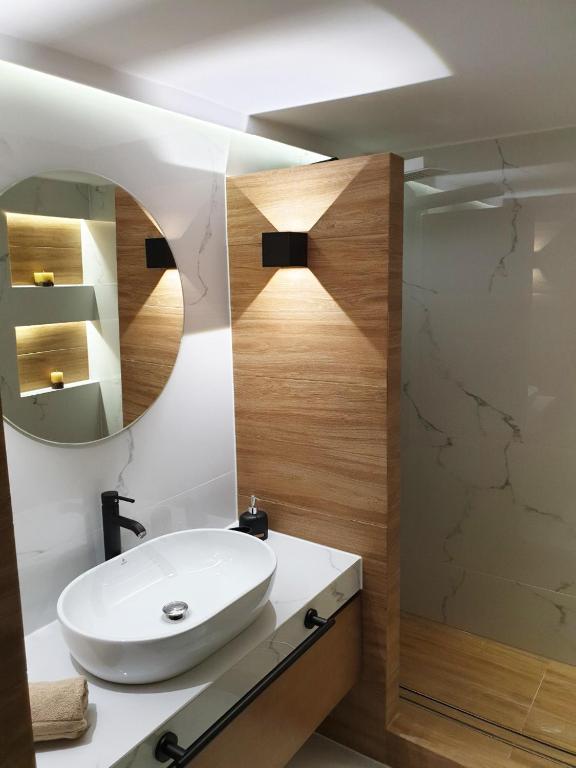 Volos Center Luxury Home 2 Baths Free Parking - Ferienwohnung Volos