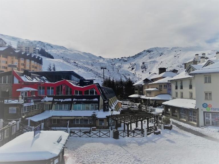 TODOSIERRANEVADA ZONA BAJA - APARTAMENTOS DE 4 DORMITORIOS - Junto a los Telecabinas - Ferienwohnung Sierra Nevada