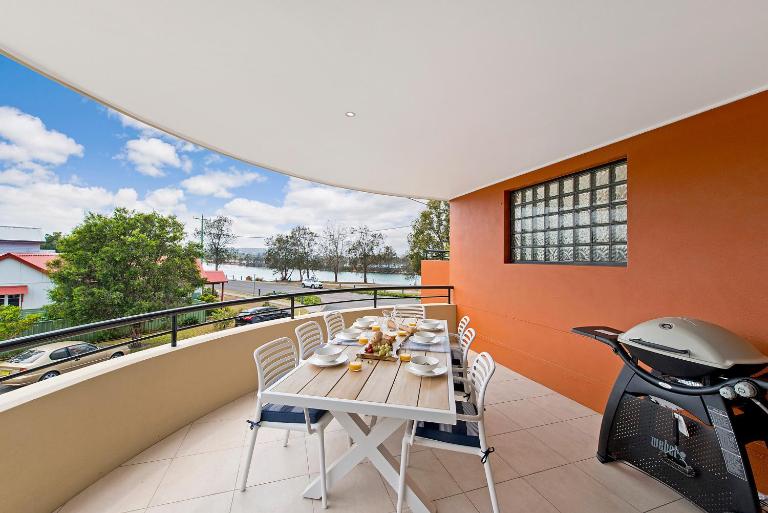 Adrift at Dolphin Cove Apt 5 - riverfront modern - Ferienwohnung North Haven
