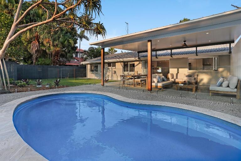 Walk to Hastings Street, Noosa Sound - B&B Noosa