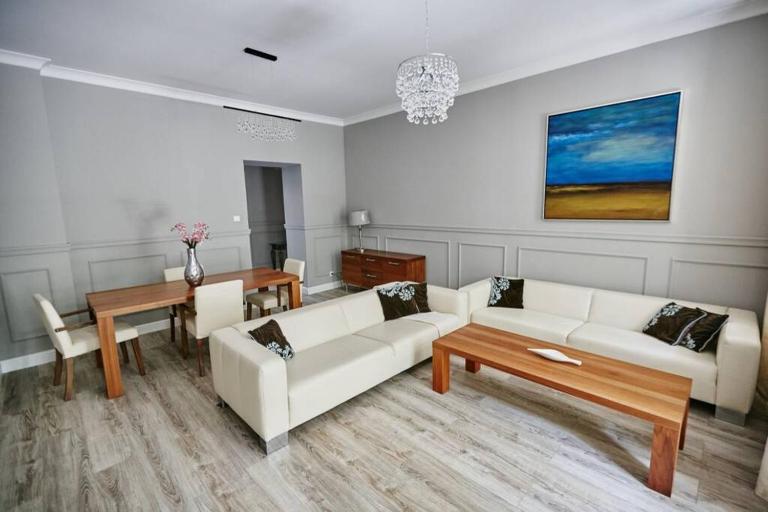 Beżowy Apartament DE LUX dla 4 osób Chorzów Katowice - B&B Chorzów