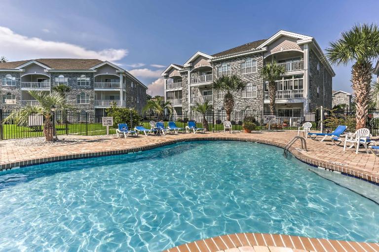 Central Myrtle Beach Condo w/ Golf Course View! - Bed and Breakfast Myrtle Beach