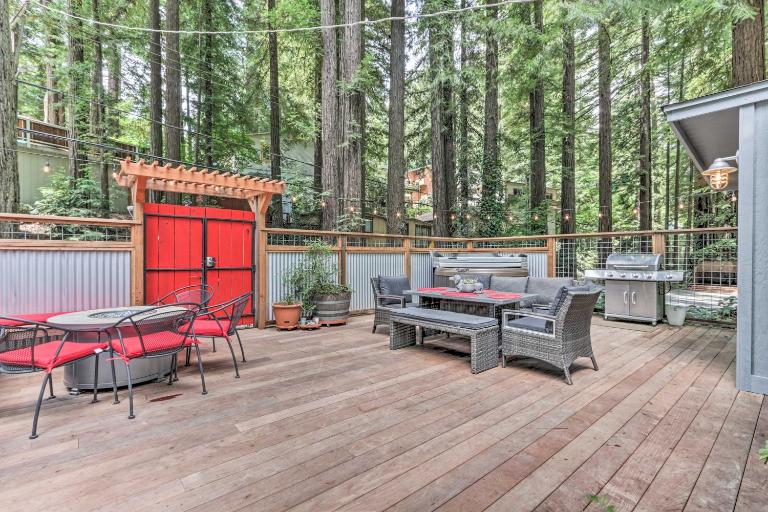 Redwoods Cabin w/ Hot Tub: Walk to Russian River! - Bed and Breakfast Guerneville