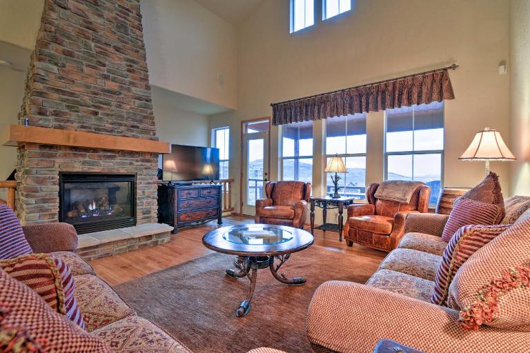 1 Mi to Granby Ranch: Mtn Home w/ Deck - Ferienwohnung Granby