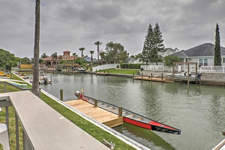 Breezy Corpus Christi Condo w/ Deck + Fishing Dock - B&B Corpus Christi