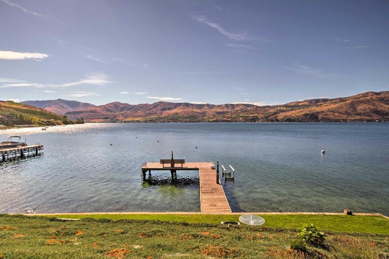 Waterfront Manson Cabin on Lake Chelan w/ Deck! - B&B Manson
