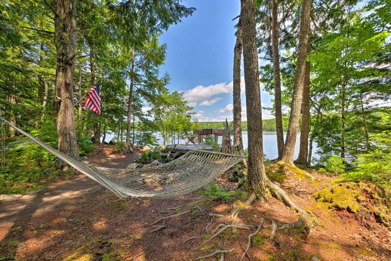 Hot Tub, Dock, View! Waterfront Great Pond Cottage - Ferienwohnung Great Pond