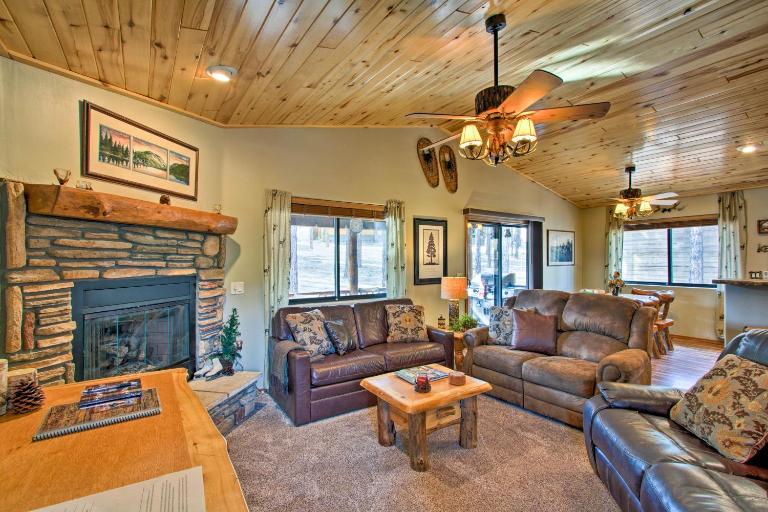 3 Mi to Fool Hollow Lake: Romantic Show Low Cabin - Chambres d'hôtes Show Low