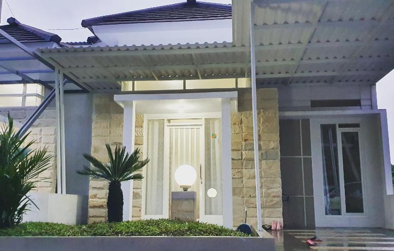 Villa B9us Batu - Ferienwohnung Karangploso