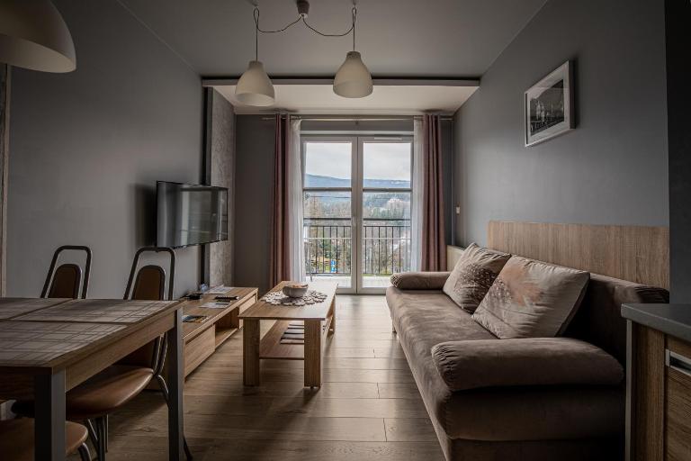Apartament Villa Mountain View Numer 3 - Blisko Centrum oraz Dworca - Chambres d'hôtes Szklarska Poręba