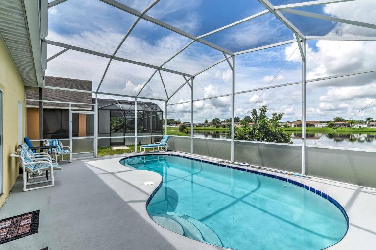 Kissimmee Retreat w/ Pool: Near Disney & Golf! - Bed and Breakfast Kissimmee