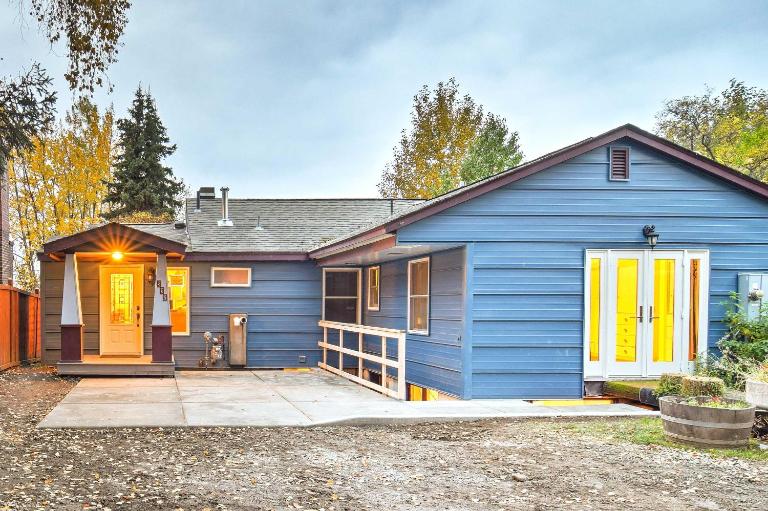 Downtown Anchorage Home, 1 Block to Coastal Trail! - B&B Anchorage
