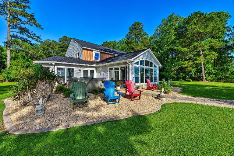 Bayfront Blounts Creek Home: Private Beach + Dock! - Bed and Breakfast Whichard Beach