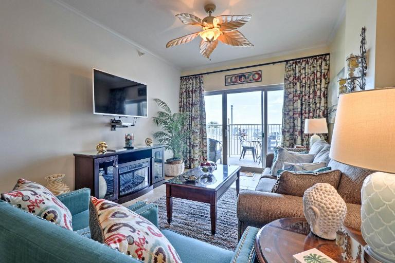 Beachfront Condo with Pool Access in Biloxi! - B&B Biloxi