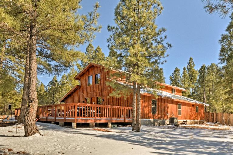 Flagstaff Cabin on 5 Acres w/ Fireplace & Fire Pit - Bed and Breakfast Flagstaff