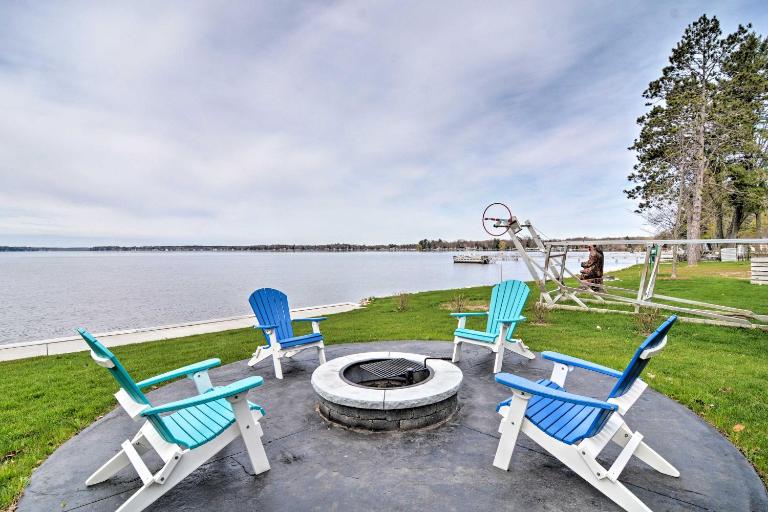 Lakefront Home w/ Dock! 18 M to Caberfae Peaks - B&B Cadillac