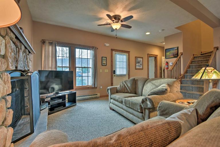 Tannersville Cozy Home w/ Deck, 1 Mi to Camelback! - Bed and Breakfast Tannersville