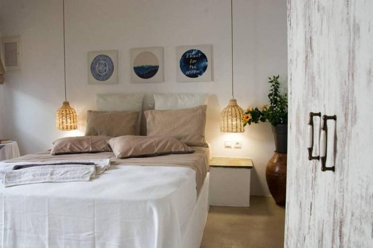 Traditional Cycladic Beauty - B&B Galanado