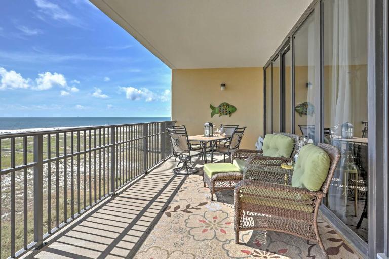 Beachfront Bliss on Dauphin Island w/ Pool Access! - B&B Dauphin Island