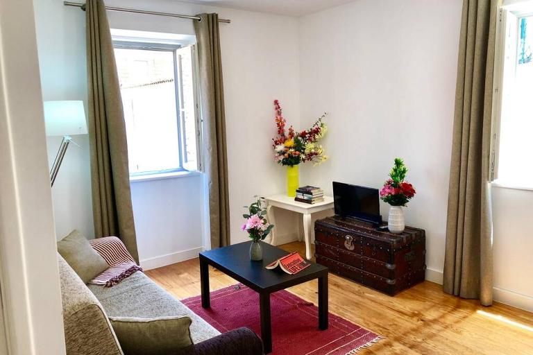 32 2 - Heart of Lisbon Private Apartment, Bairro Alto - B&B Lisbon