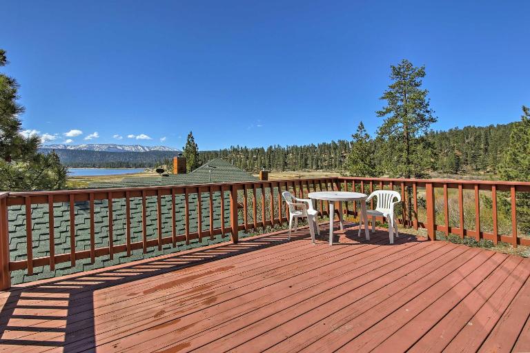 Walk to Lake: Cabin w/ Deck & Views in Fawnskin - B&B Fawnskin