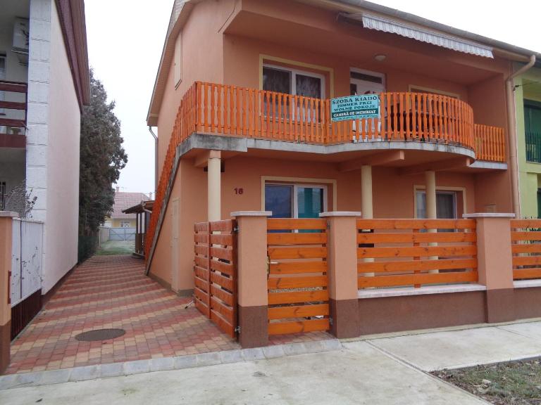 Irisz Apartman Hajdúszoboszló - B&B Hajdúszoboszló