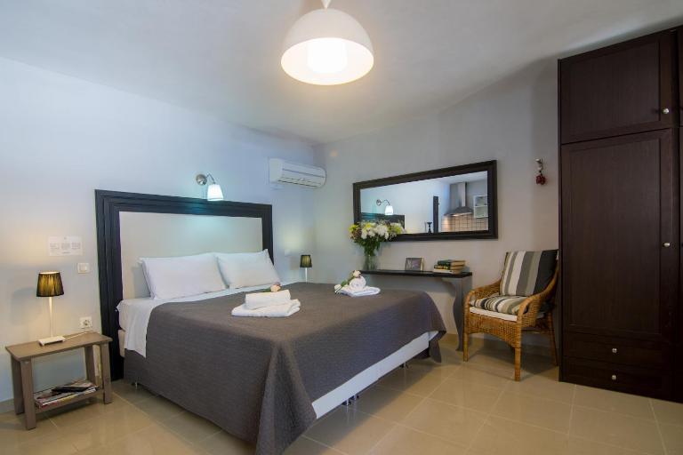 Villa Elaia Suites & Apartments No.4 - Chambres d'hôtes Gáïos