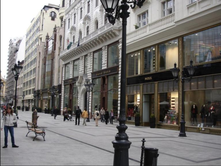 Fashion Street Budapest - B&B Budapest