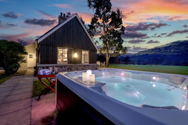 Dalveich Cottage, hot tub, 2 bedroom, Lochearnhead - B&B Lochearnhead