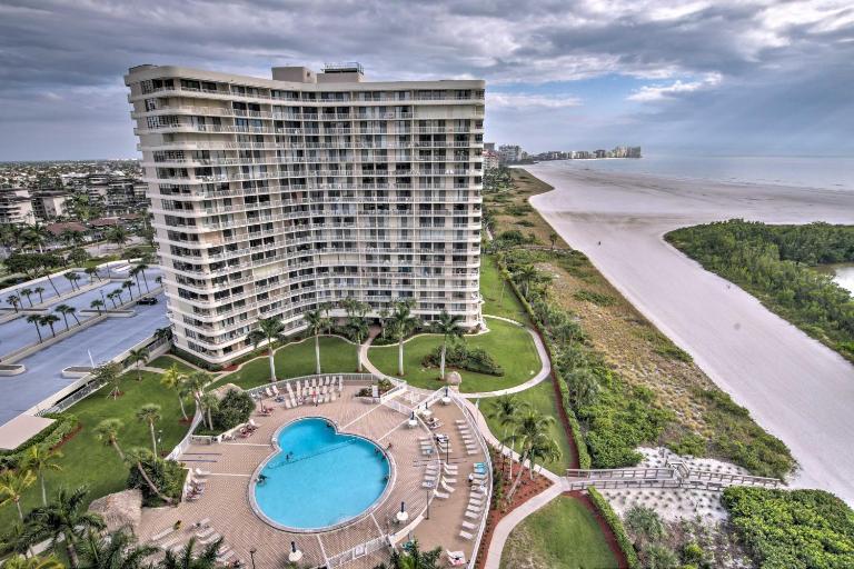 Beachfront Marco Island Resort Condo w/ Pool! - B&B Marco Island