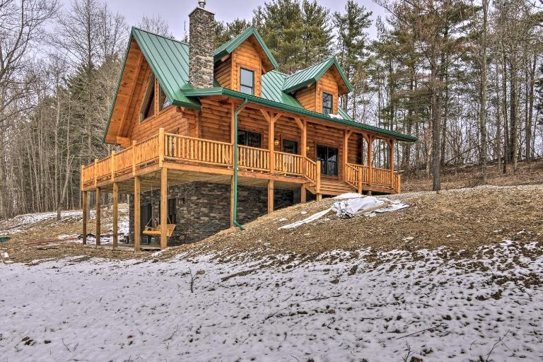 Family-Friendly Warsaw Cabin w/ Deck & Fireplace! - B&B Warsaw