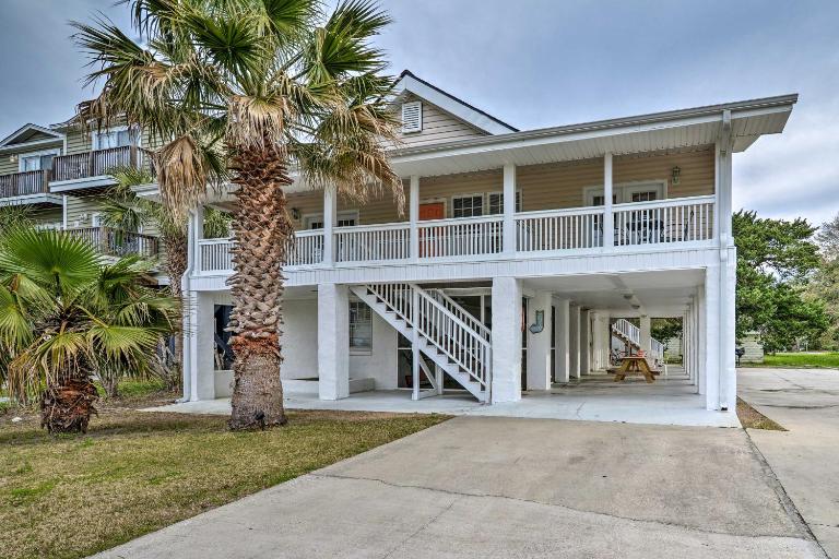 Murrells Inlet Upstairs Unit: 1 Block to Beach! - B&B Myrtle Beach