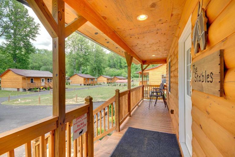 Fire Pit: Cozy Bryson City Cabin on Tuck River - Ferienwohnung Bryson City