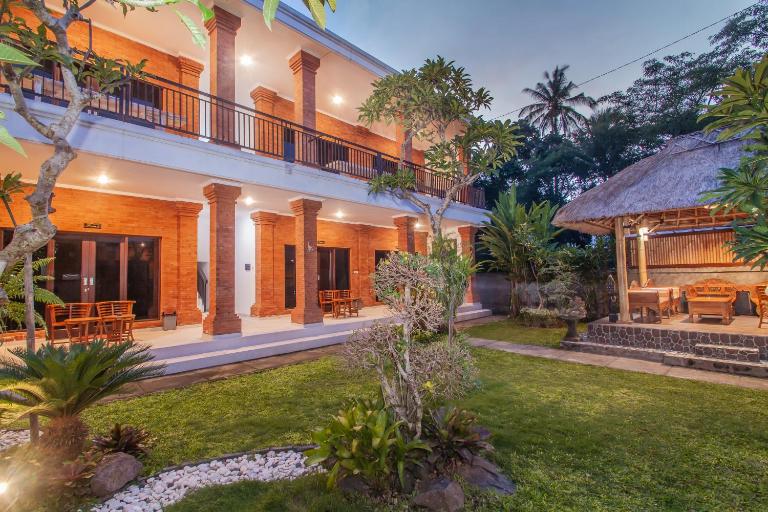 Ratna Guest House - B&B Ubud