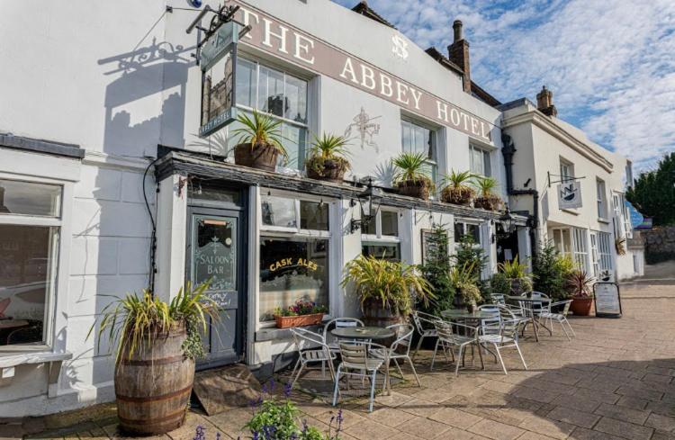 The Abbey Hotel - B&B Battle